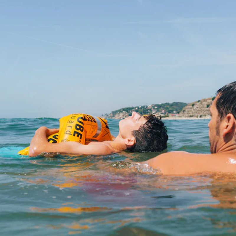 画像6: 【お取り寄せ】プロ仕様！腰に装着できる緊急浮力 ブイ / レスチューブ ライフガード (Restube Lifeguard) (6)