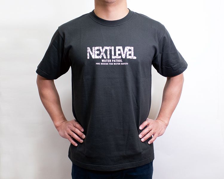 NEXTLEVEL 綿100%  Tシャツ　スモークブラック着用正面